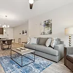 Lux 2 Bed Desert Ridge 2 Heated Pools Gym