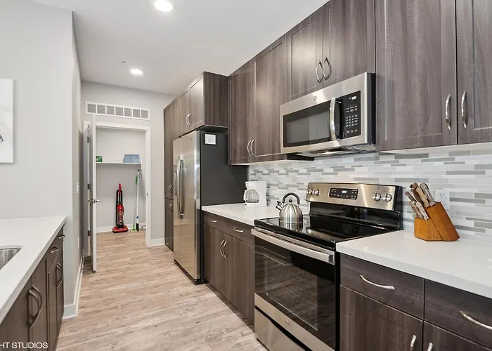 Lux 2 Bed Desert Ridge 2 Heated Pools Gym