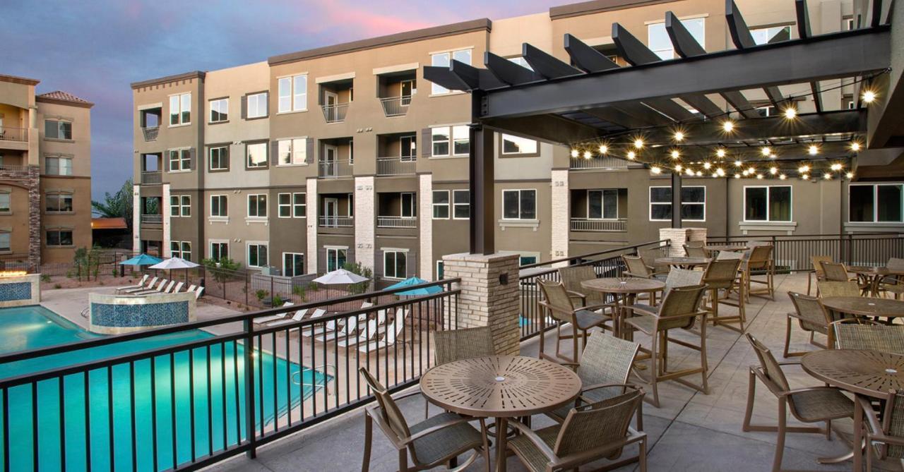 Lux 2 Bed Desert Ridge 2 Heated Pools Gym Apartment *