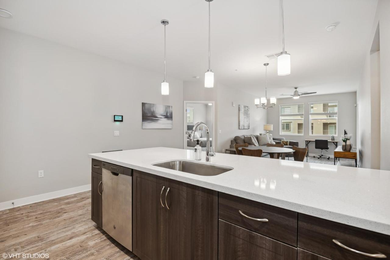 Lux 2 Bed Desert Ridge 2 Heated Pools Gym Apartment *