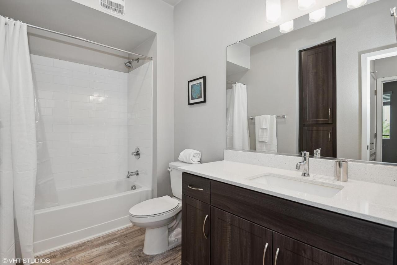 Lux 2 Bed Desert Ridge 2 Heated Pools Gym
