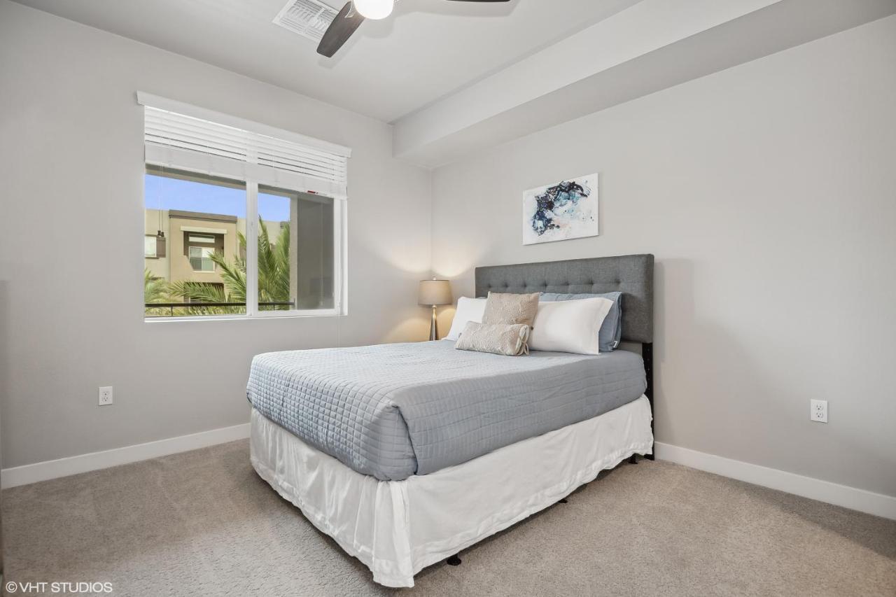 Lux 2 Bed Desert Ridge 2 Heated Pools Gym Apartment