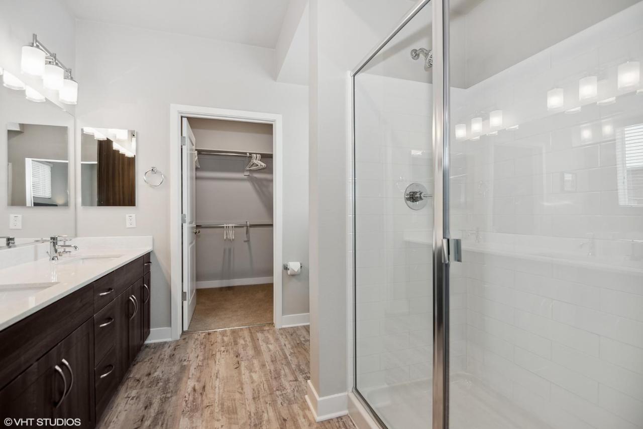 Lux 2 Bed Desert Ridge 2 Heated Pools Gym