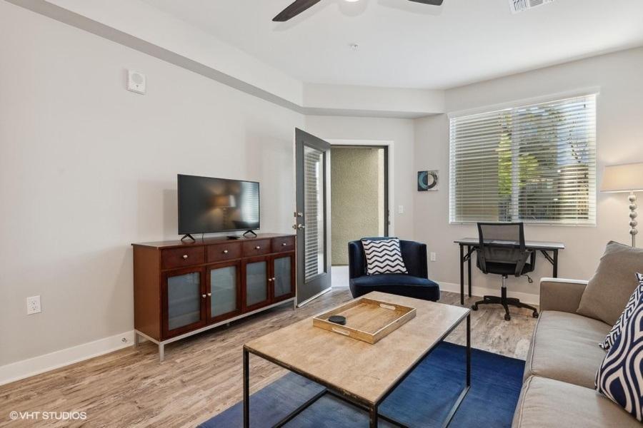 Lux 2 Bed Desert Ridge 2 Heated Pools Gym Apartment *